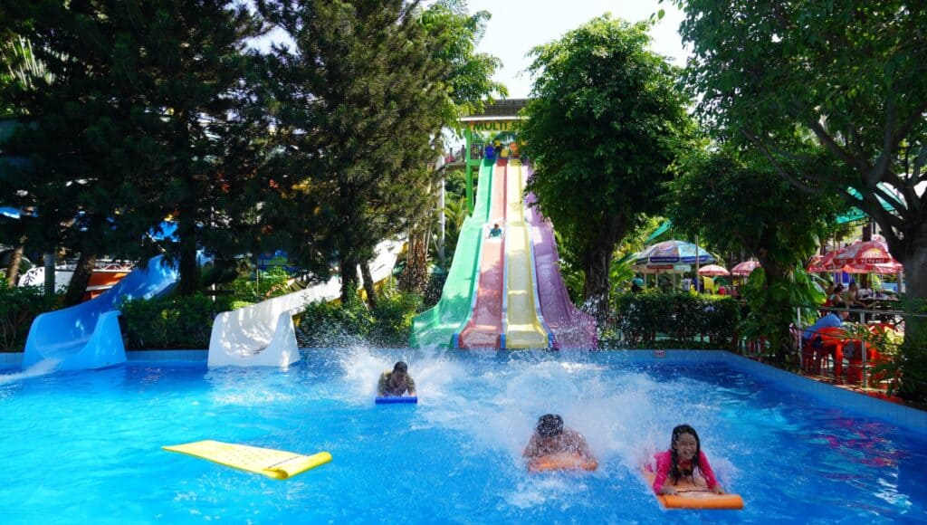 Đầm Sen Nước – Công viên nước Đầm Sen – Dam Sen Water Park – Ốc đảo xanh mát giữa thành phố